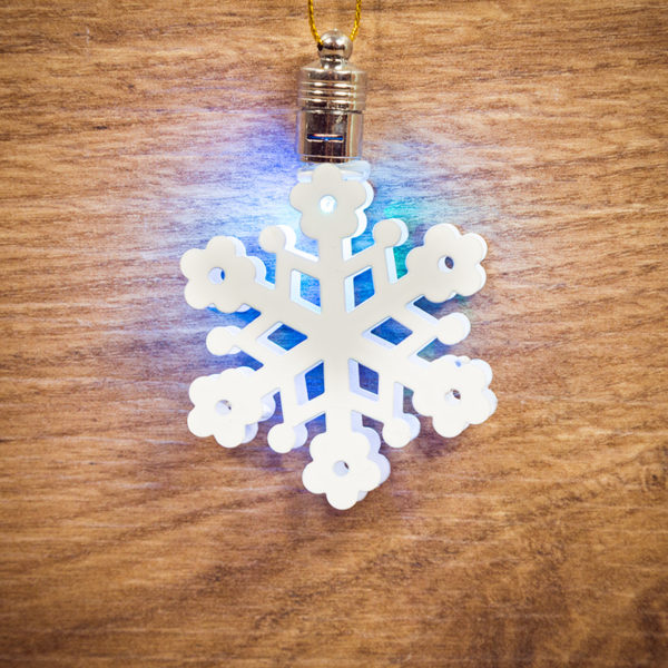 Фигурка подвесная "Снежинка" RGB 6*6 см
